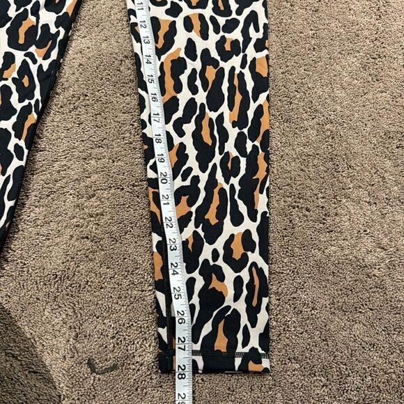Leopard print leggings super soft! Yelete active size medium like new - Picture 4 of 5